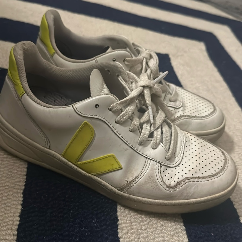 Veja V-10 Citron Rare